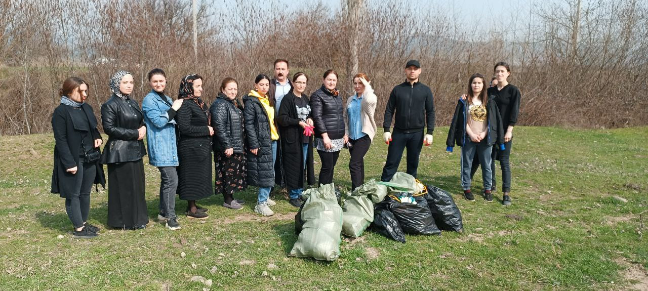 Коллектив ГКУ РД "УСЗН в МО "Кайтагский район" принял участие в республиканском субботнике