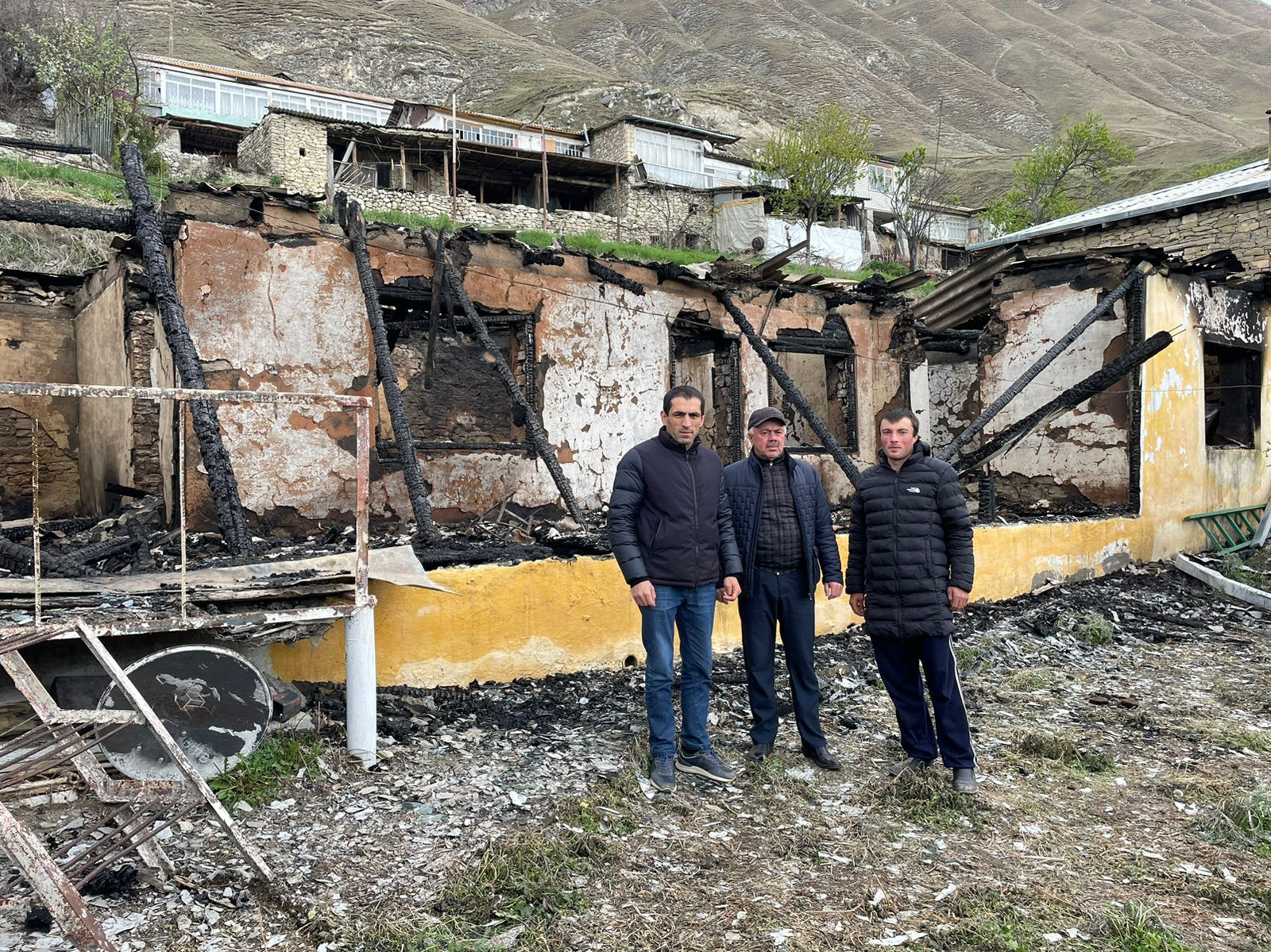 Работники КЦСОН посетили погорельцев.