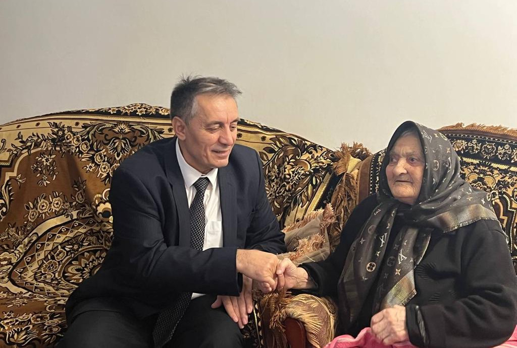 Дорогие женщины!  Ежегодно, в последнее воскресенье ноября, мы отмечаем  День матери.   Этот трогательный, искренний и добрый праздник, наверное, один из главных на земле.