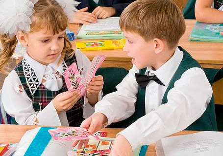 ЕДИНОВРЕМЕННАЯ ДЕНЕЖНАЯ ВЫПЛАТА В ПОМОЩЬ МАЛОИМУЩИМ МНОГОДЕТНЫМ СЕМЬЯМ ПРИ ПОСТУПЛЕНИИ РЕБЕНКА В ПЕРВЫЙ КЛАСС В 2022-23 УЧЕБНО