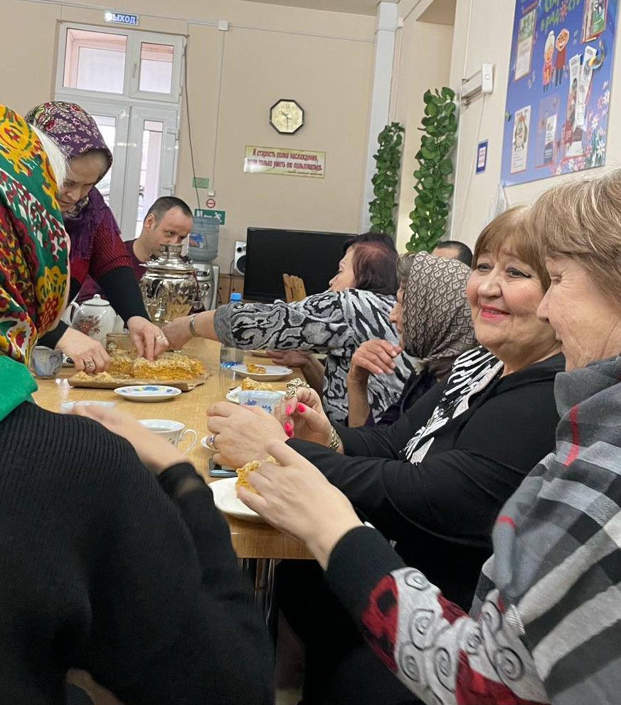 В отделении дневного пребывания граждан пожилого возраста и инвалидов отпраздновали юбилей нашей подопечной  Ахмедовой Гюльбахар.