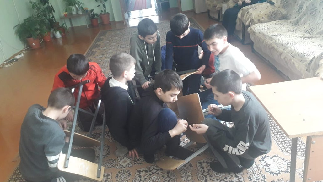 Занятие  по программе «Умелые руки» прошло в ГКУ РД СРЦН (г. Махачкала)