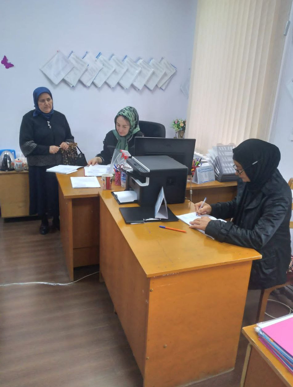 Работа с социальными работниками по составлению ежемесячного отчёта.