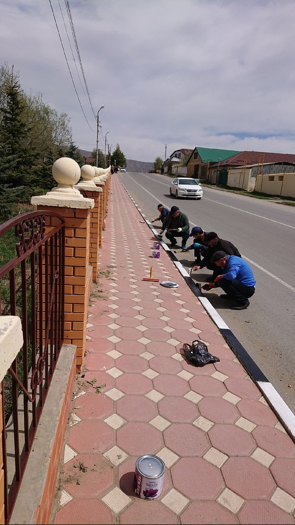 Сегодня, 29 апреля, коллектив ГКУ РД УСЗН в МО "Хунзахский район" принял участие в общереспубликанском субботнике