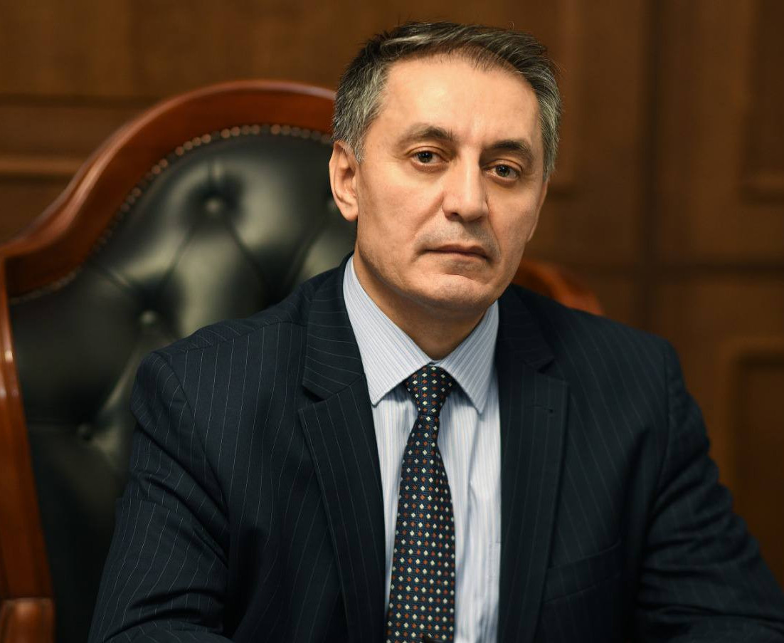 Дорогие дагестанцы! От имени Министерства труда и социального развития Республики Дагестан искренне поздравляю вас с наступающим Новым годом!