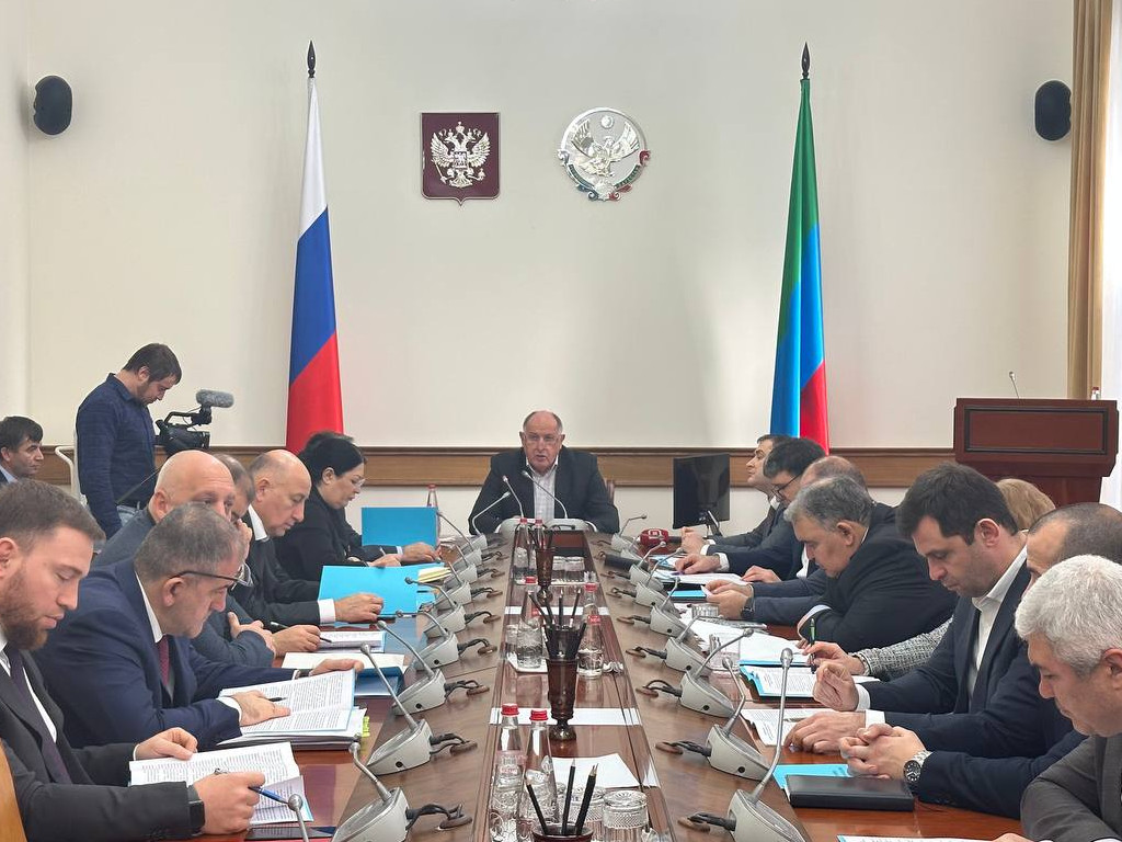 Абдурахман Махмудов принимает участие в заседании Межведомственной комиссии по снижению неформальной занятости в Дагестане/