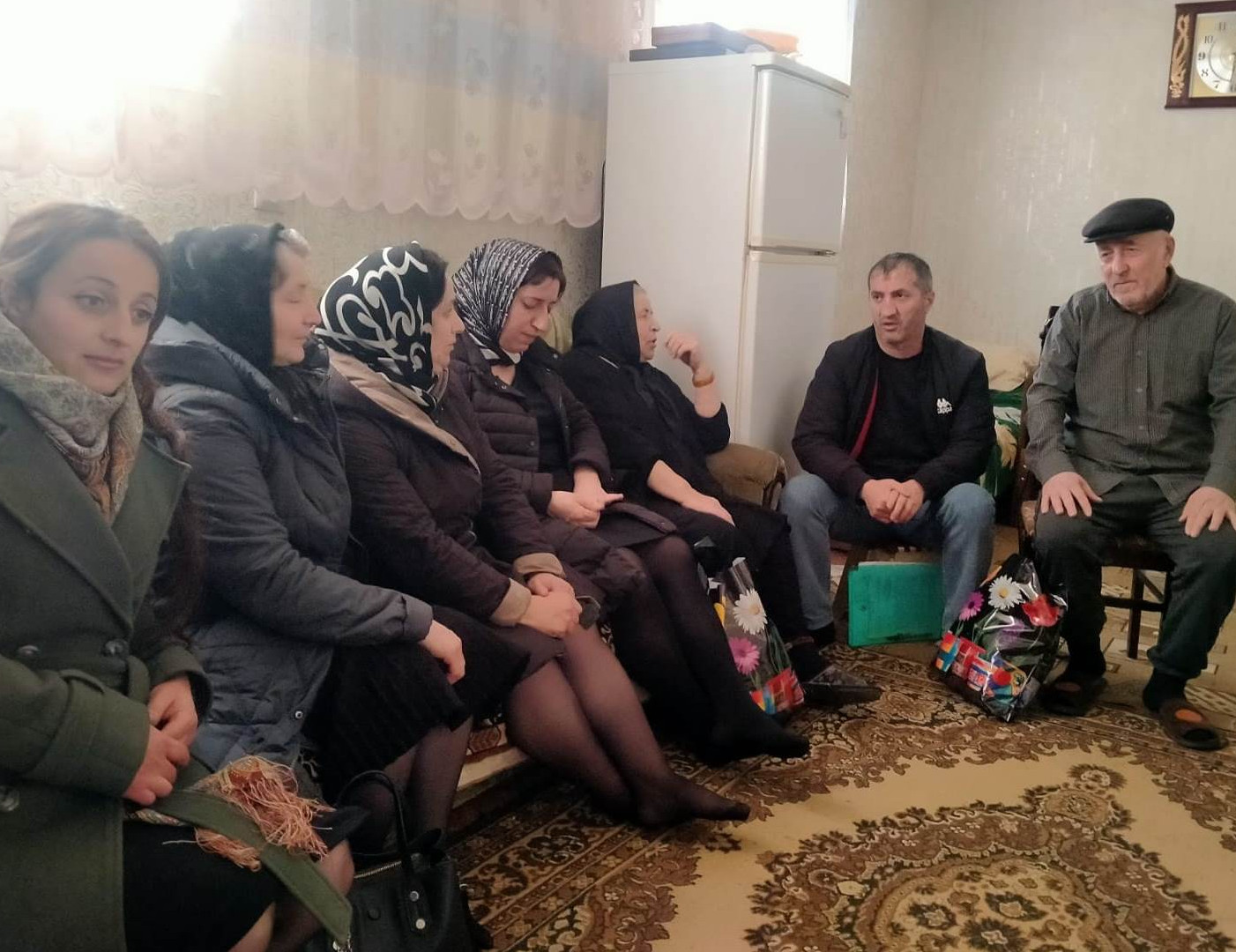 Мобильная бригада  Комплексного центра Дахадаевского района посетила в с. Морское  граждан, нуждающихся в предоставлении социальных услуг