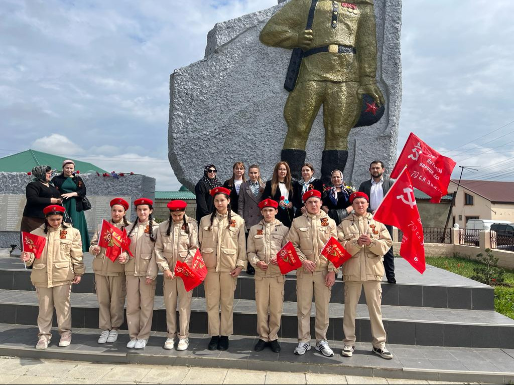 С Днем Победы! Желаю, чтобы над головой всегда было мирное небо, чтобы этот мир каждый день дарил только счастье, радость, веселые улыбки и звонкий смех детей.