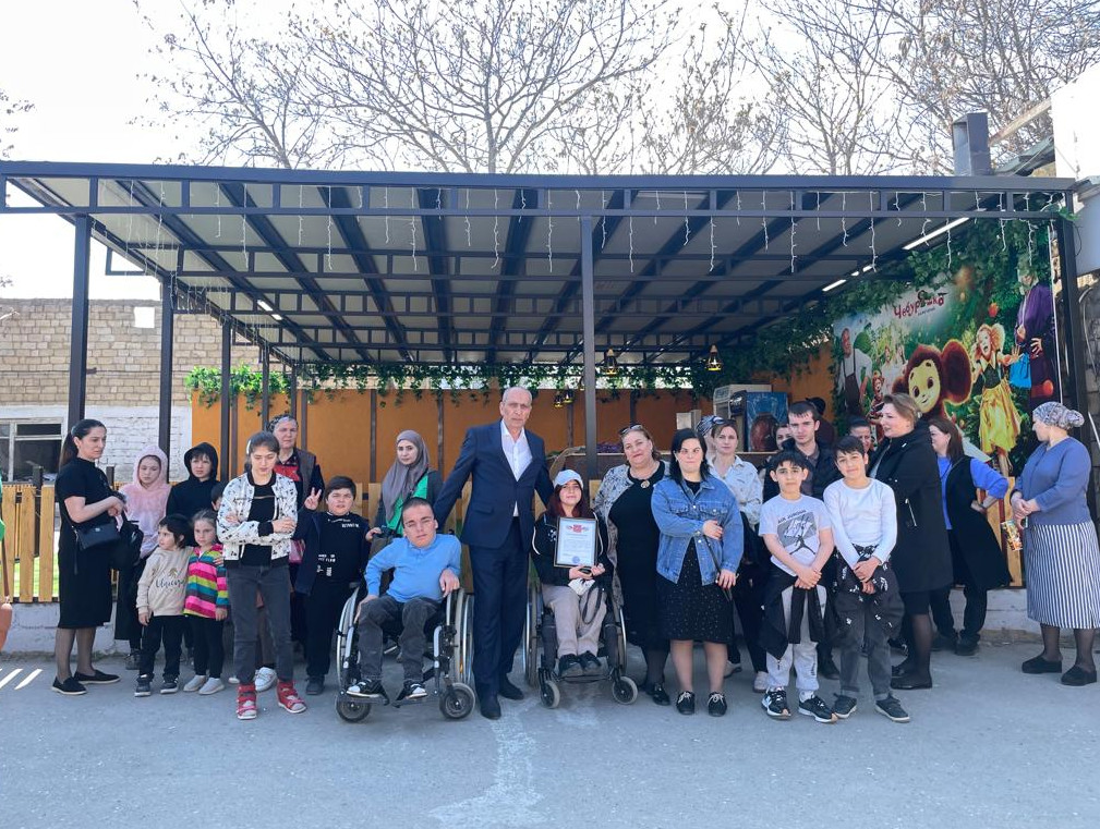 26 апреля дети с ограниченными возможностями здоровья, состоящие на учете в Комплексном центре социального обслуживания населения г. Дербента, в сопровождении специалистов по работе с семьёй  посетили развлекательный комплекс-парк аттракционов «Луна-парк»