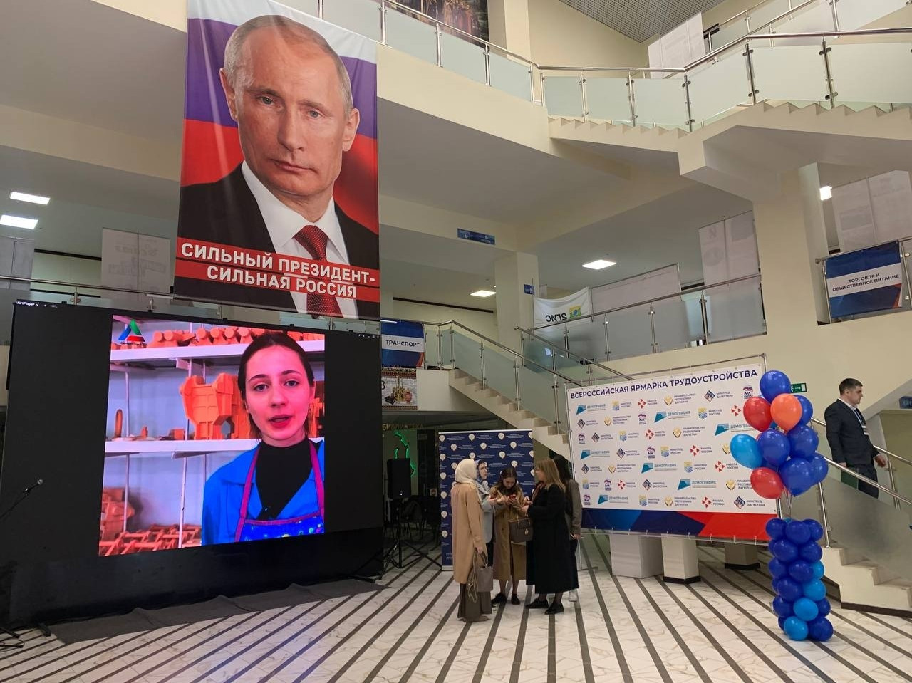 В историческом парке Россия-Моя история идут последние приготовления к проведению Всероссийской ярмарки трудоустройства Работа России Время возможностей