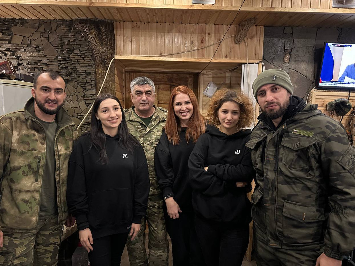 На передовой сейчас находятся настоящие мужчины