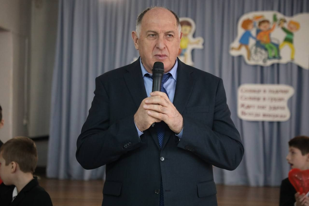 Абдулмуслим Абдулмуслимов посетил дом-интернат «Забота»