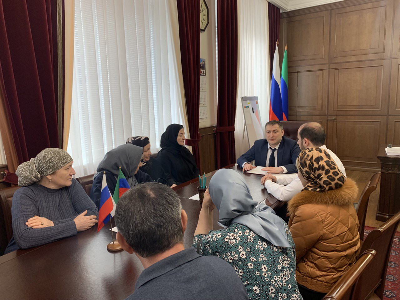 В Минтруда Дагестана отдельной категории граждан вручены сертификаты на жилье