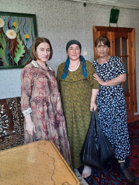 Работники отделения социального обслуживания граждан пожилого возраста и инвалидов в полустационарной форме оказали гуманитарную помощь в виде продуктовых наборов