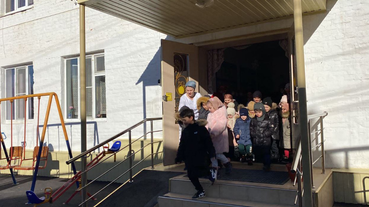 Учения по отработке действий в случае возникновения землетрясения