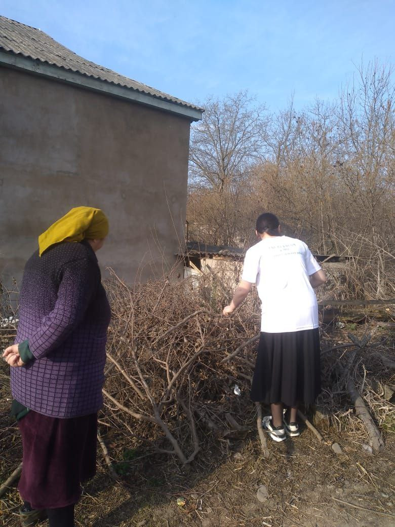 ВОЛОНТЕРЫ КЦСОН ОКАЗАЛИ ПОМОЩЬ ПОЖИЛЫМ