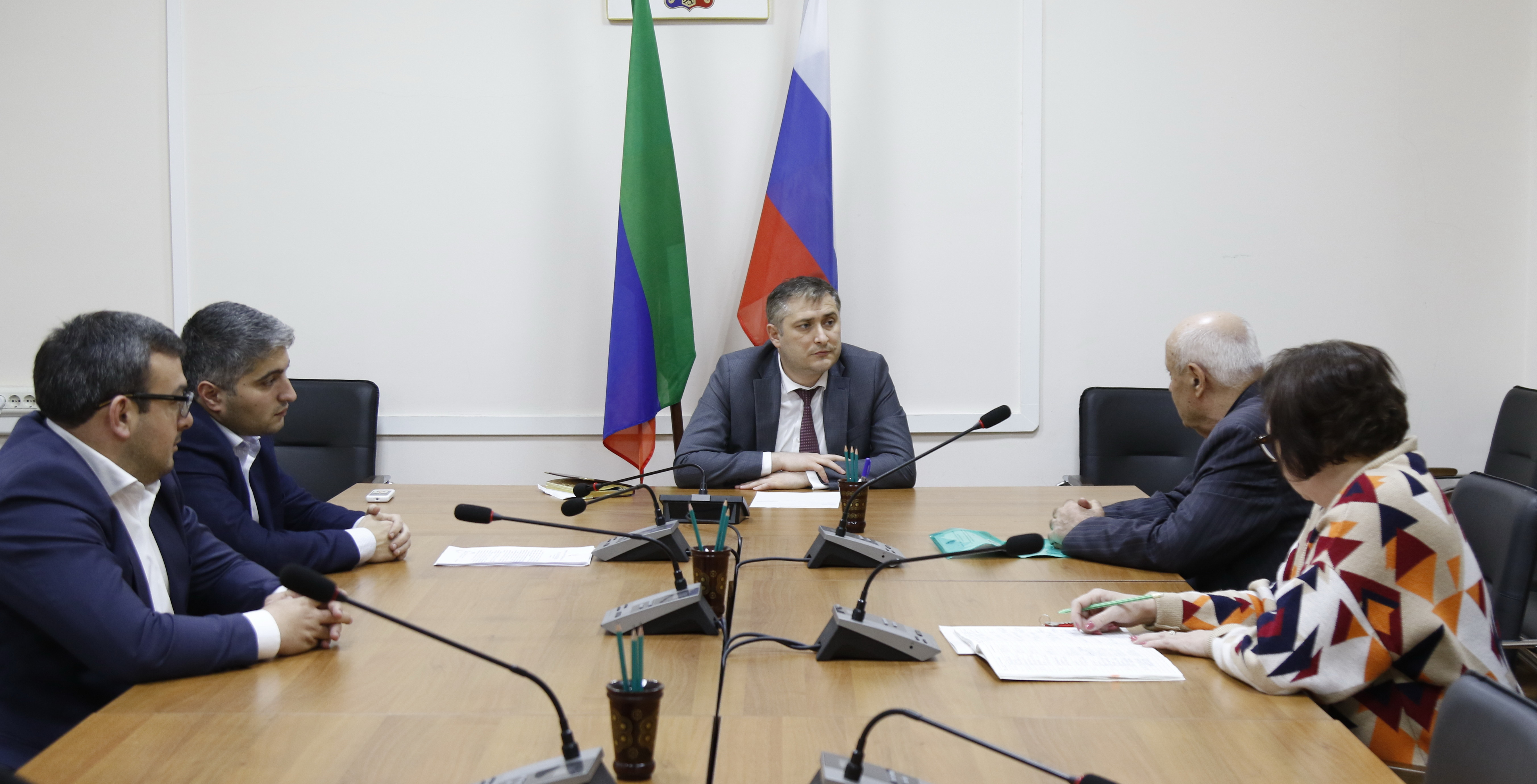 Министр труда Дагестана Мурад Казиев провел сегодня личный прием граждан