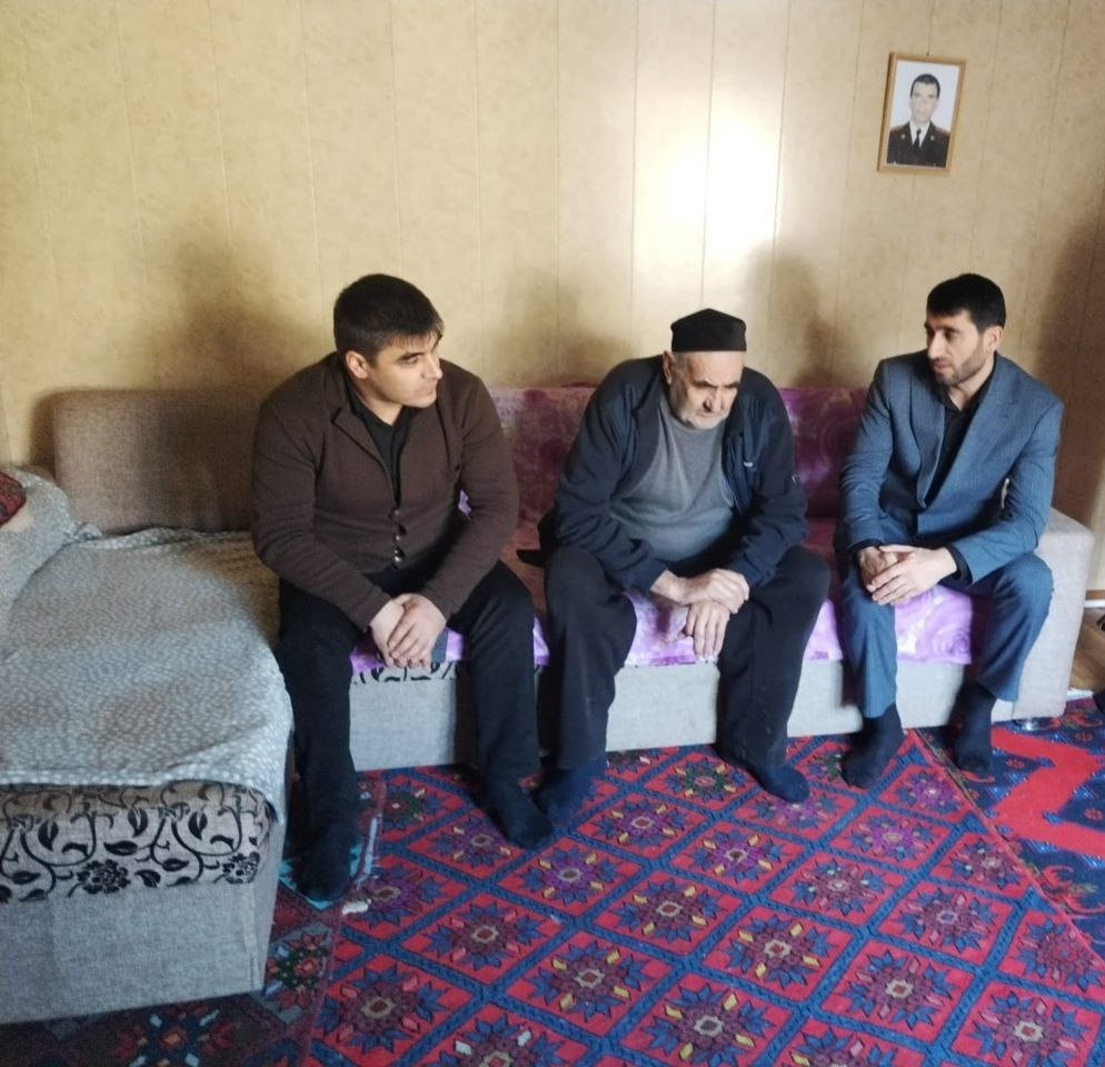 Социальные работники в Табасаранском районе посетили семьи погибших военнослужащих