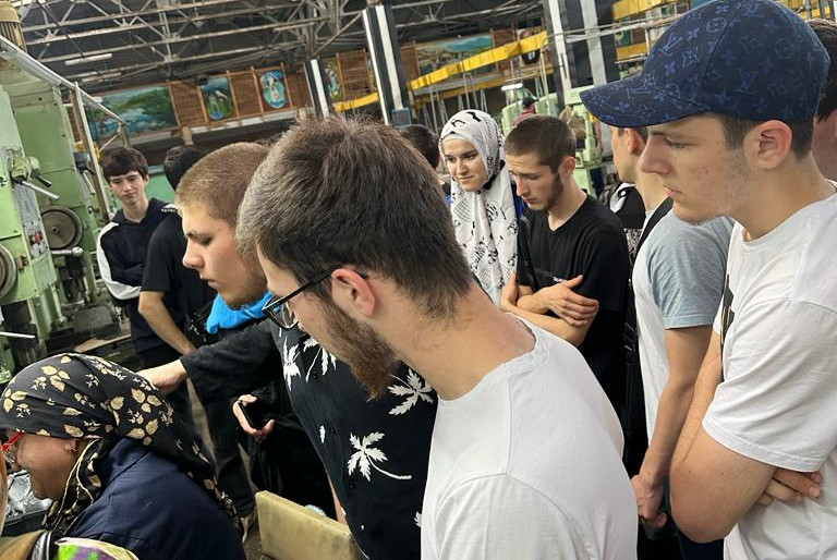 Более 40 студентов-выпускников КЭиП г.Буйнакска благодаря ЦЗН Минтруда РД смогли попасть на важные производства города