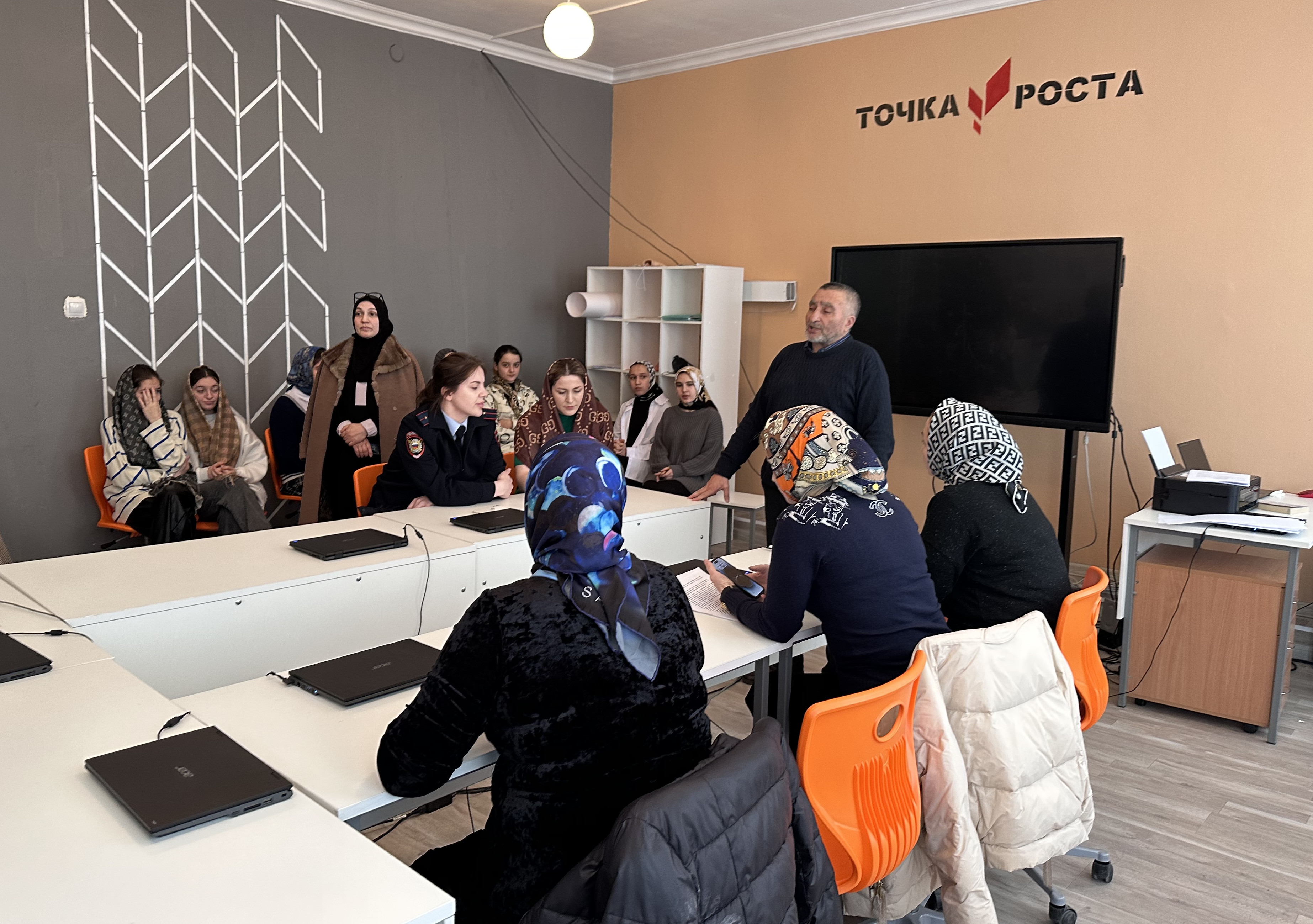 Сегодня 09.02.2023 г по инициативе работников ГБУ РД КЦСОН в МО «Ботлихский район