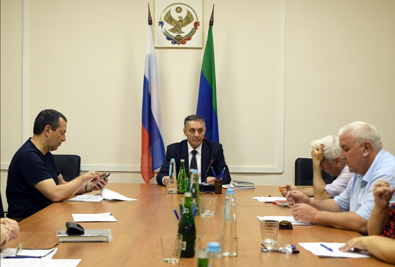 Министерство труда и социального развития РД В Минтруда Дагестана проходит конкурс среди кандидатов на должности руководителей учреждений соцзащиты.