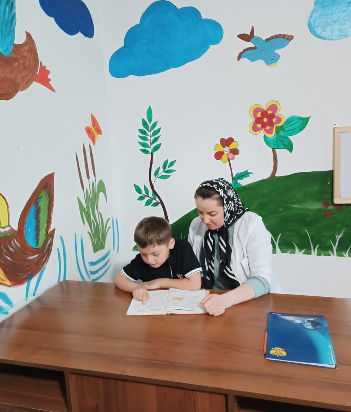 Воспитатель Гамидова Наида проводит занятие на тему «Развитие речи»