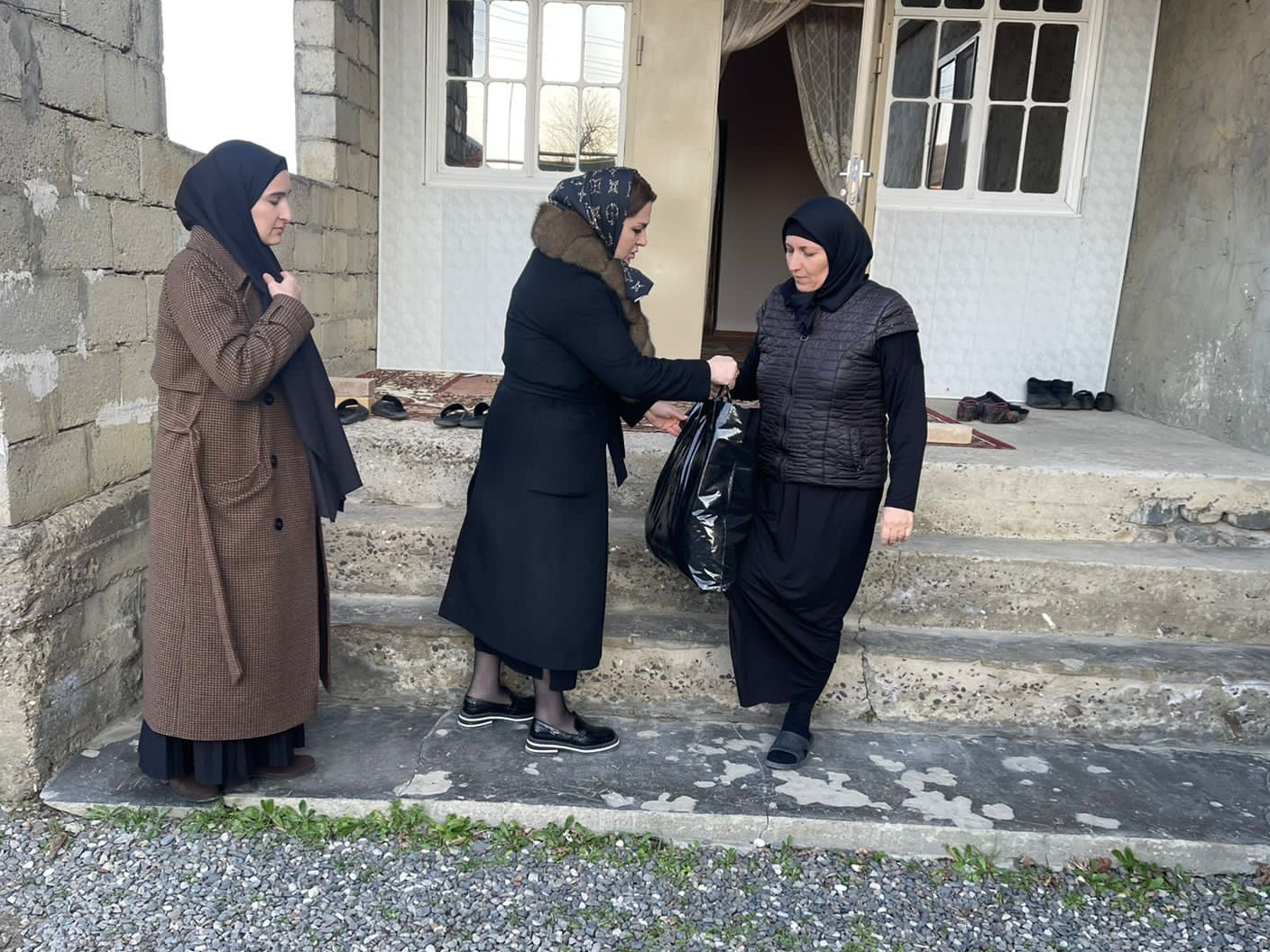 Социальные работники Минтруда Дагестана посетили семьи погибших военнослужащих в Хасавюртовском районе