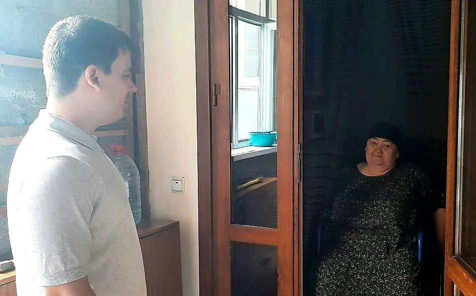 По поручению министра труда Мурада Казиева инвалиду I группы в Хасавюртовском районе оказана помощь в получении инвалидной коляски