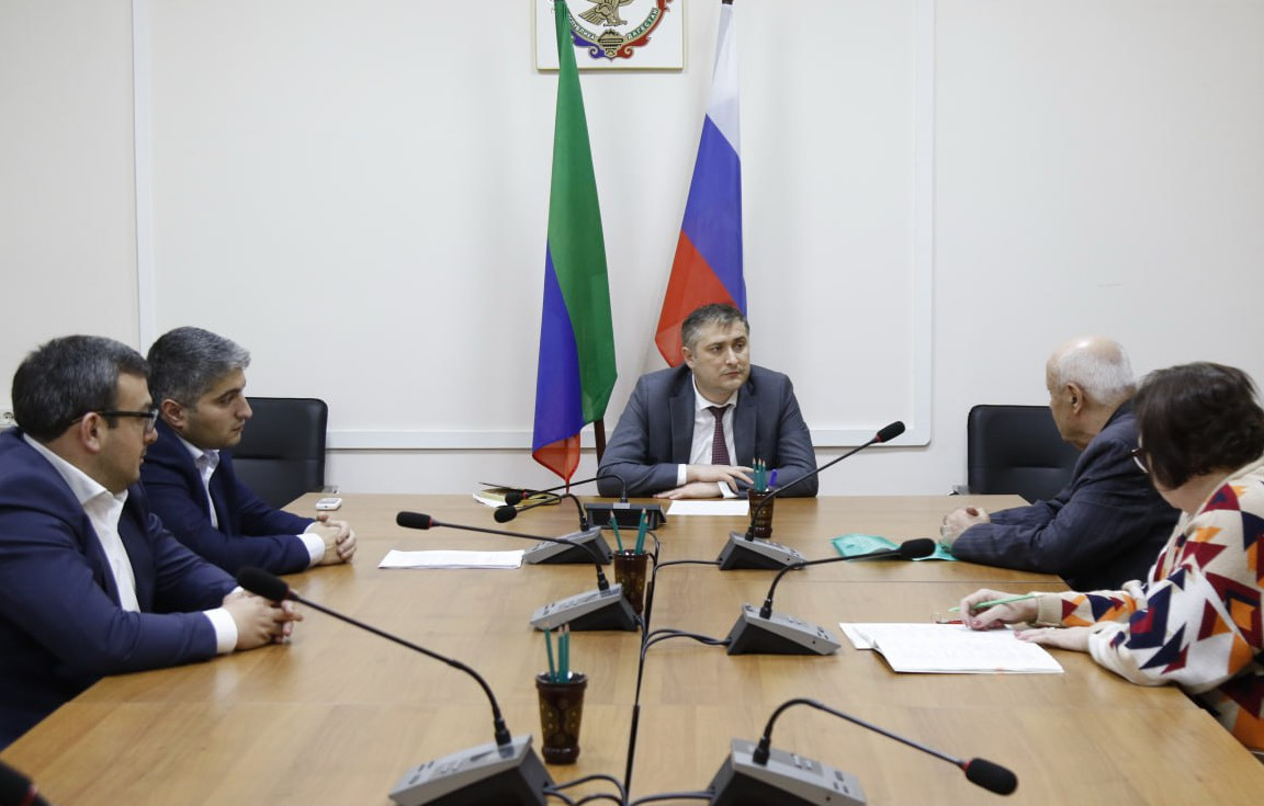 Накануне, министр труда и социального развития Дагестана Мурад Казиев выслушал заявителей в рамках еженедельного приема граждан.