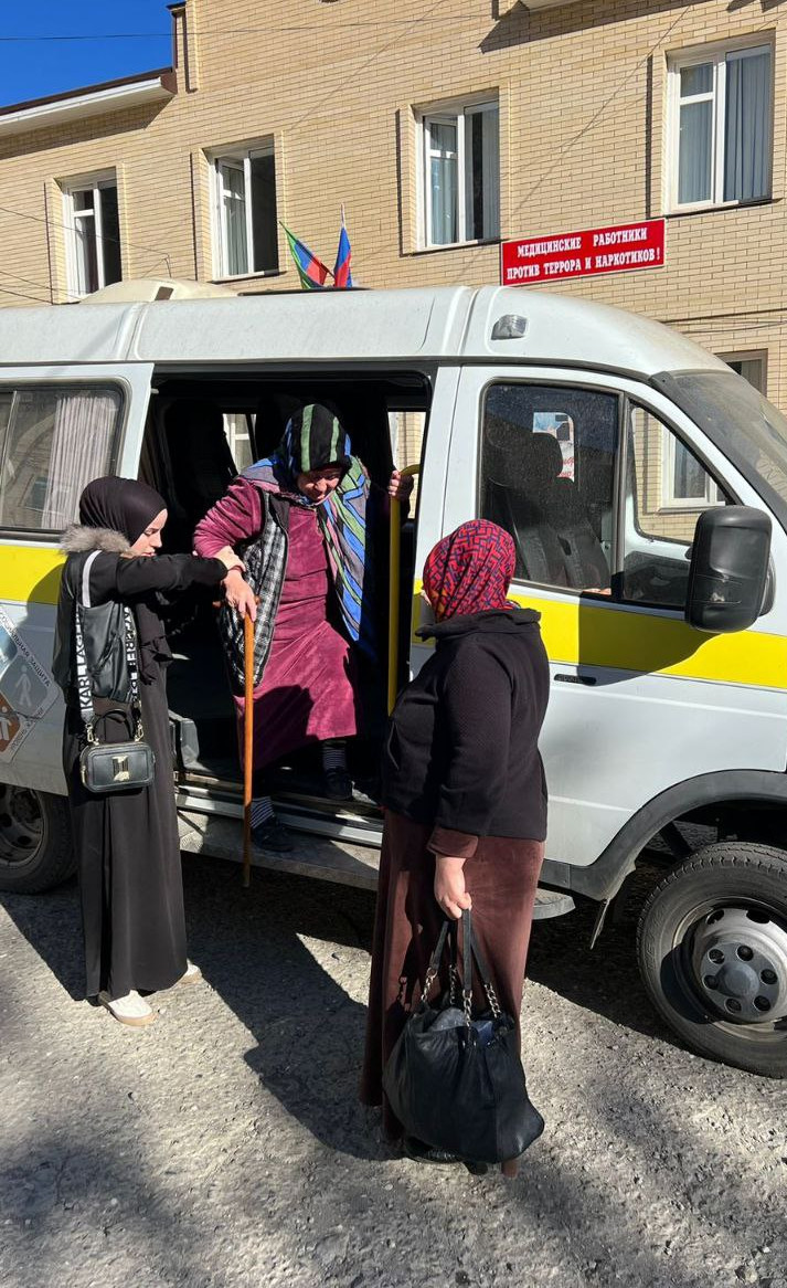 Сопровождение в районную поликлинику получателя социальных услуг