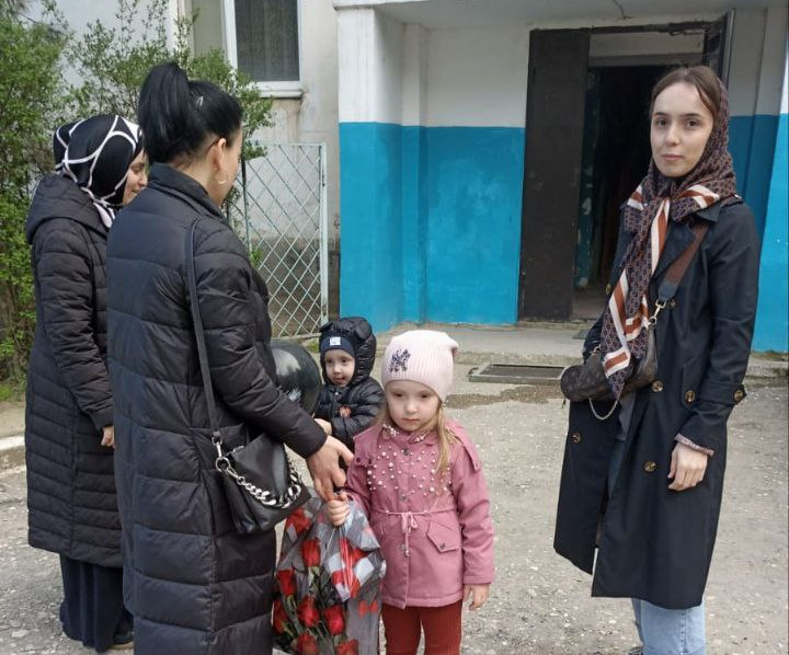 Сотрудники ГКУ РД УСЗН в МО "город Каспийск" посетили семьи военнослужащих