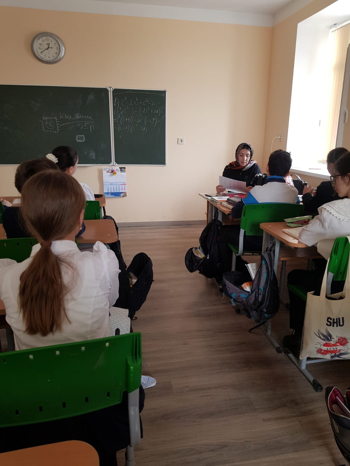 25.05.2023г. Психолог социальной сферы ГБУ РД КЦСОН в МО  "Левашинский район "  Ибрагимова П.К провела беседу среди учащихся 10х-11х  классов на тему:"Наркомания-острая проблема  современности"