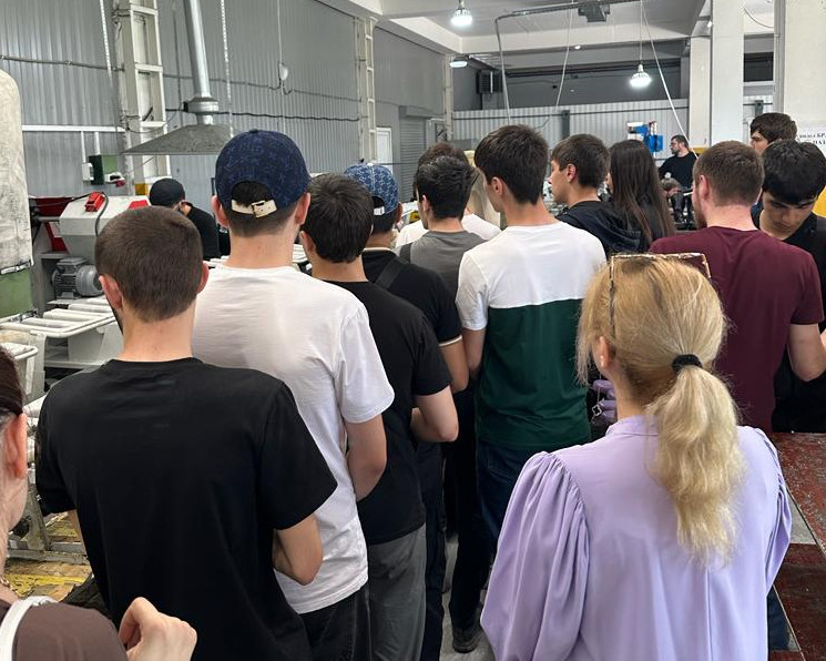Центры занятости Минтруда Дагестана проводят профессиональные туры для молодежи в рамках II - федерального этапа Всероссийской ярмарки трудоустройства