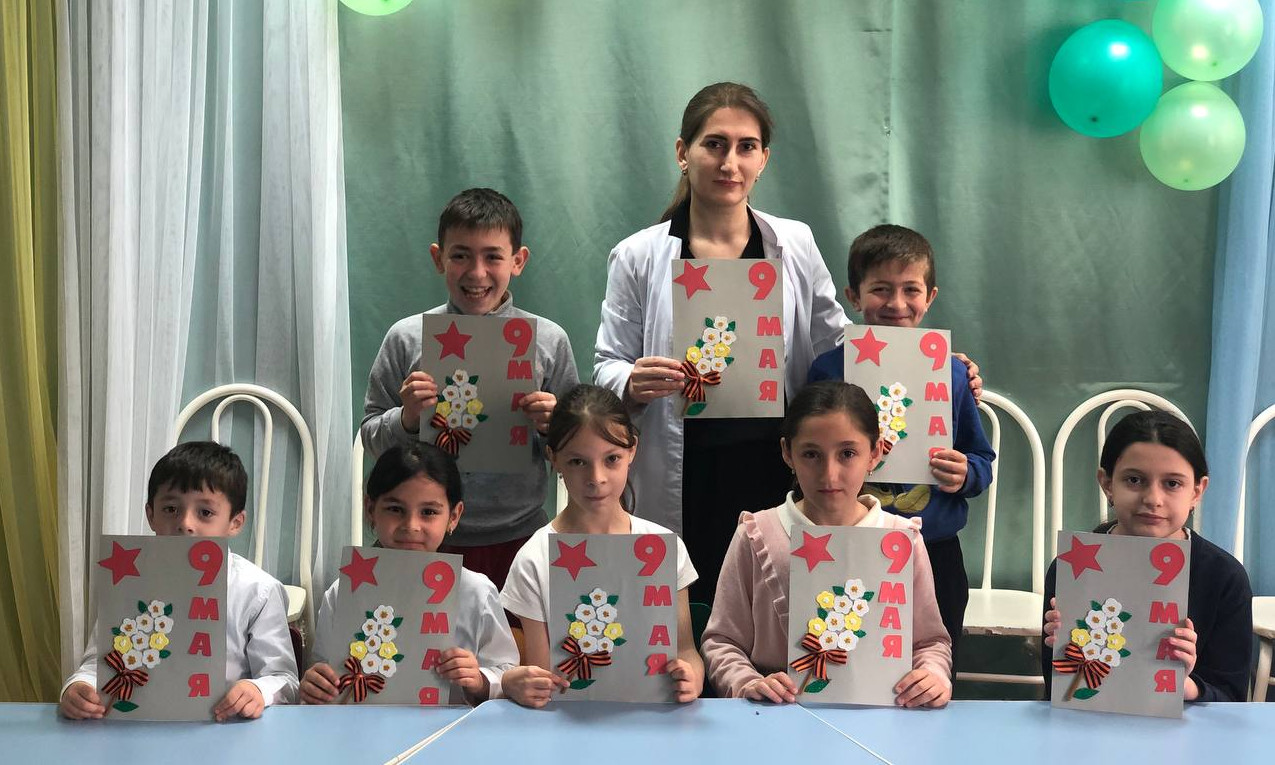 Конструирование с детьми средней  группы открыток к празднику Победы