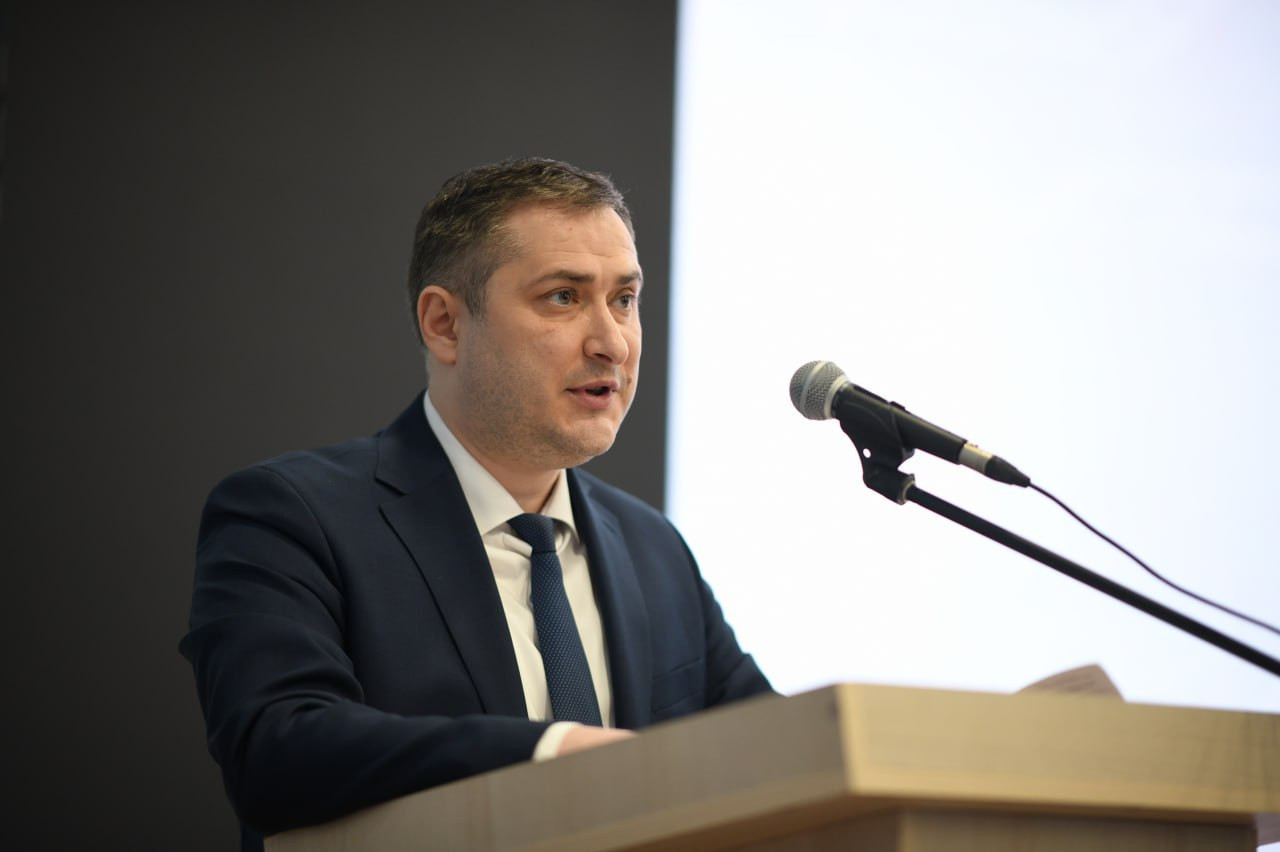 "В 2023 году нам предстоит разработать и реализовать госпрограмму дополнительных мероприятий в сфере занятости населения, направленных на снижение напряженности на рынке труда и поддержку работников, находящихся под угрозой увольнения»