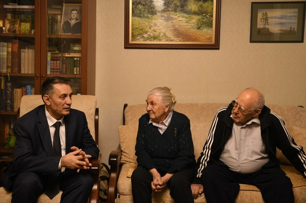 Абдурахман Махмудов посетил жительницу блокадного Ленинграда