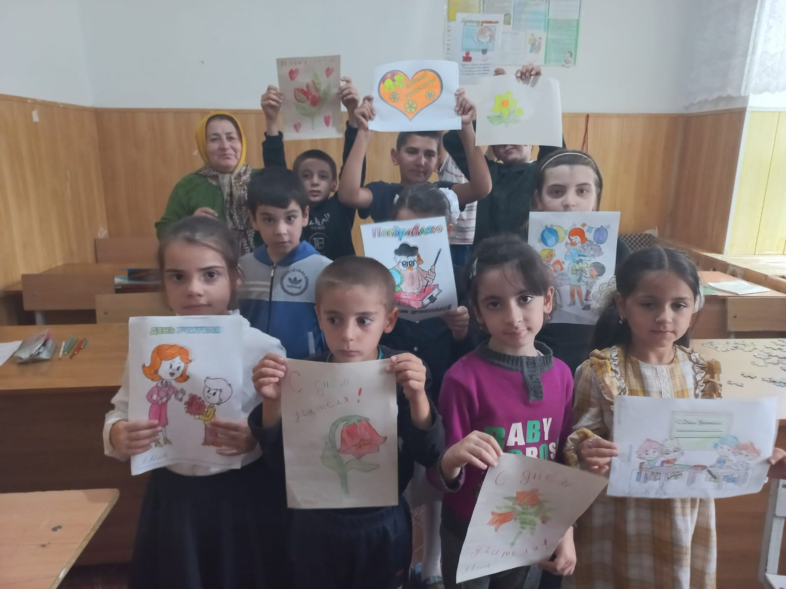 С детьми отделения временного пребывания детей и семей с детьми проведено мероприятие «День учителя».