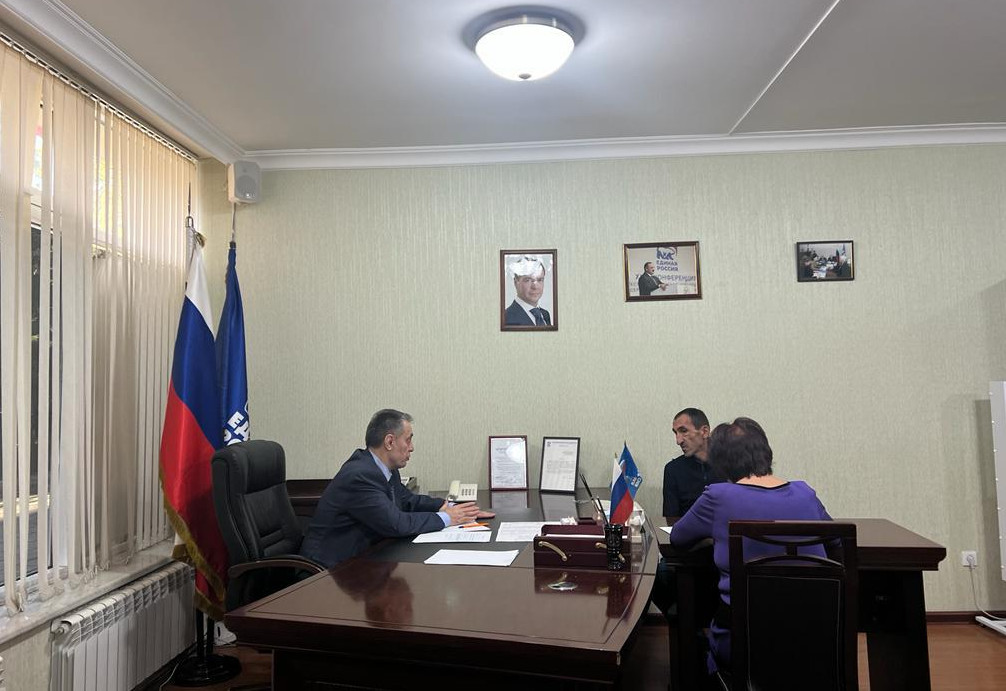 Министр труда и социального развития Республики Дагестан Абдурахман Махмудов провел прием граждан