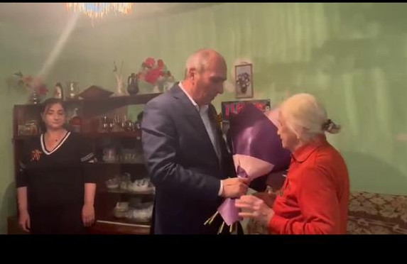 В преддверии празднования Великой  победы поздравили вдову участника Великой Отечественной войны Арутюнян  Лидию Васильевну с 78-ой годовщиной победы.