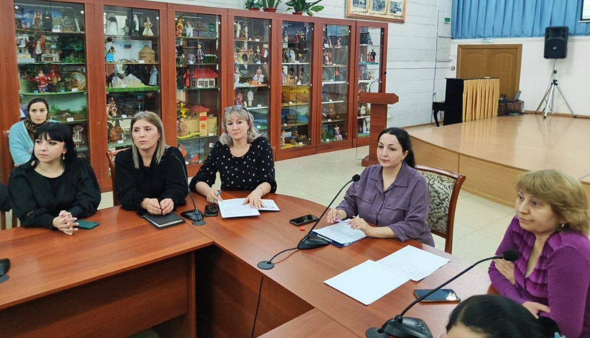 В городе Кизляр прошел  "Вечер правовой грамотности для родителей. Понимание. Помощь. Поддержка".