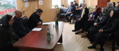 В Центре занятости Кизилюртовского района провели «круглый стол» по теме «Безопасная и здоровая рабочая среда»