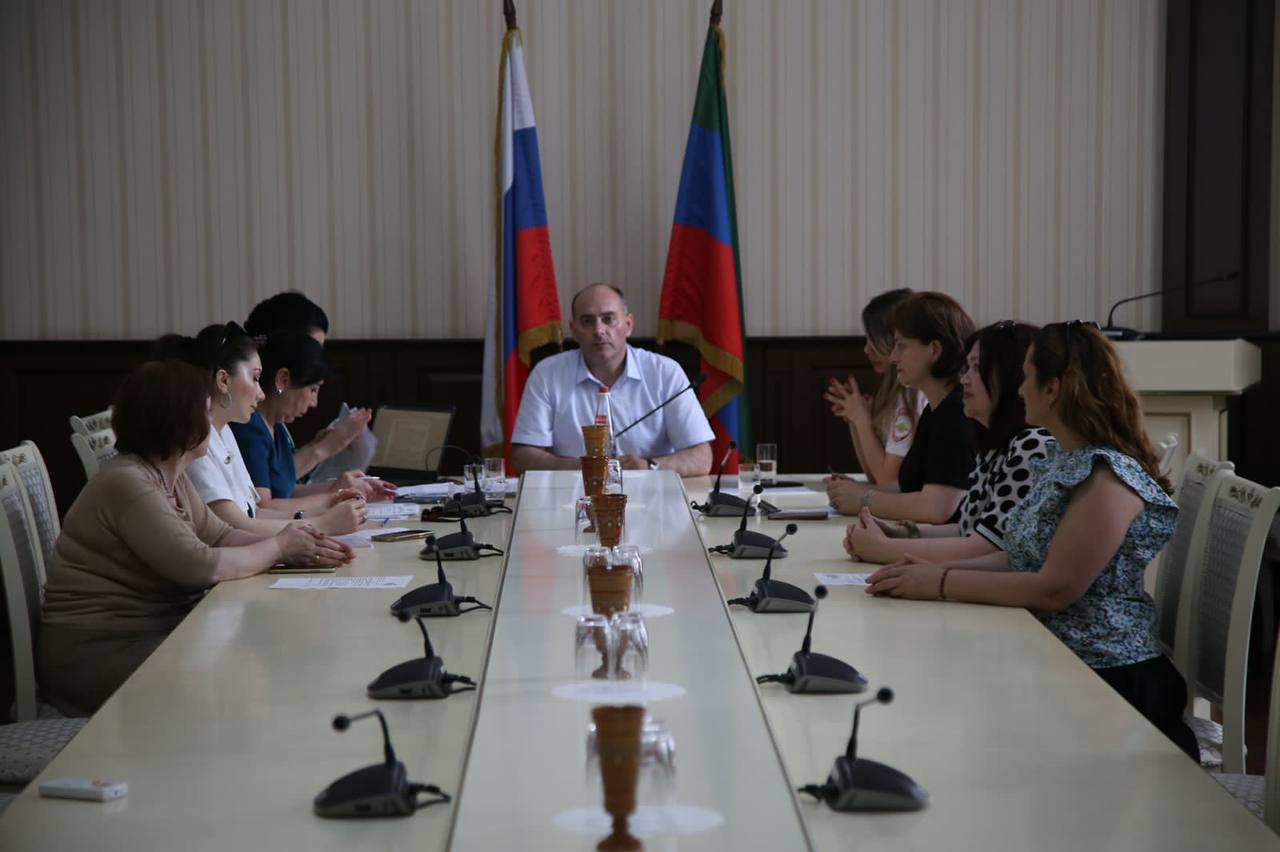 Заседание комиссии по делам несовершеннолетних и защите их прав.