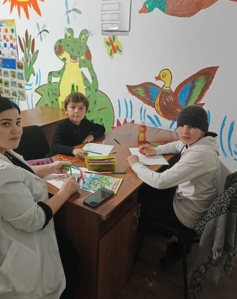 Воспитатель Султанова Гульнара провела занятие на тему: "Рисование"