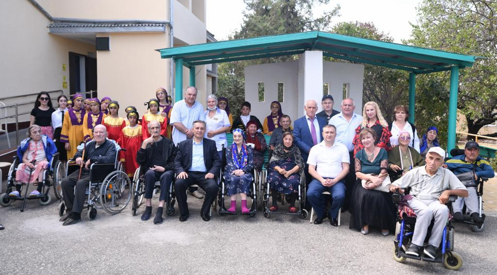 МУРАД КАЗИЕВ ПОЗДРАВИЛ ПОДОПЕЧНЫХ ДОМА-ИНТЕРНАТА «ВЕТЕРАН» С МЕЖДУНАРОДНЫМ ДНЕМ ПОЖИЛЫХ ЛЮДЕЙ