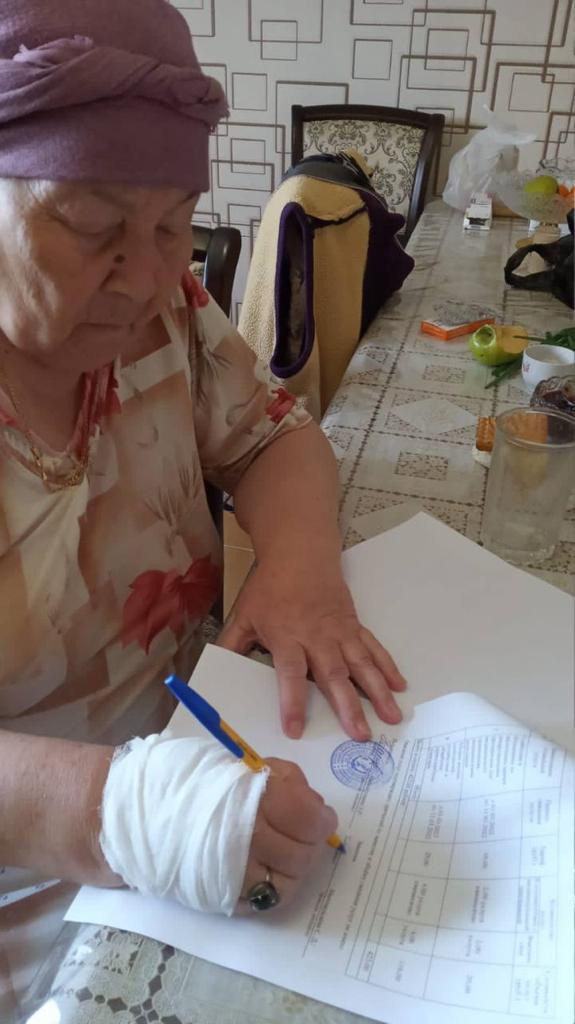 Социальные работники ГБУ РД КЦСОН в МО «Кизлярский район» оказывают различного вида «Социальные...