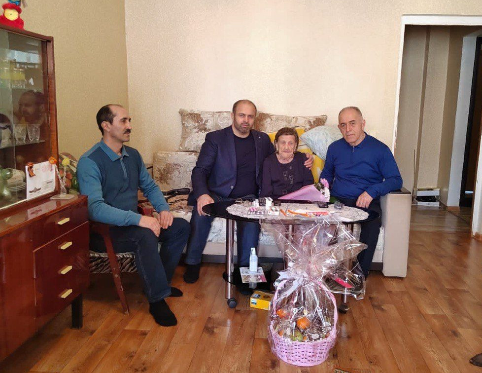 В преддверии международного женского дня – 8 марта , посетили на дому "Жителя блокадного Ленинграда" Михееву Надежду Сергеевну.