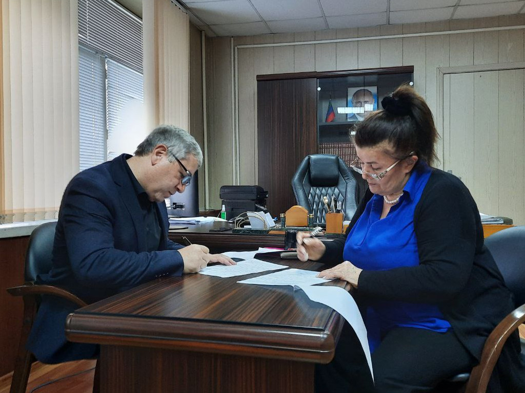 Встреча с руководителем социально значимого проекта Диспетчерская служба «Общение без барьеров» для инвалидов по слуху Сулеймановой Хадижат Абдулевной