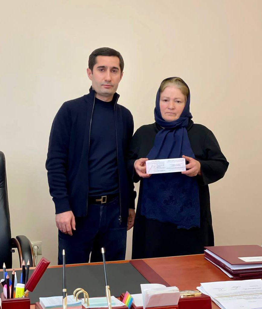 Вручение удостоверения вдове инвалида-участника ликвидации последствий аварий на ЧАЭС Маммаевой Кистаман Абдуллаевне!