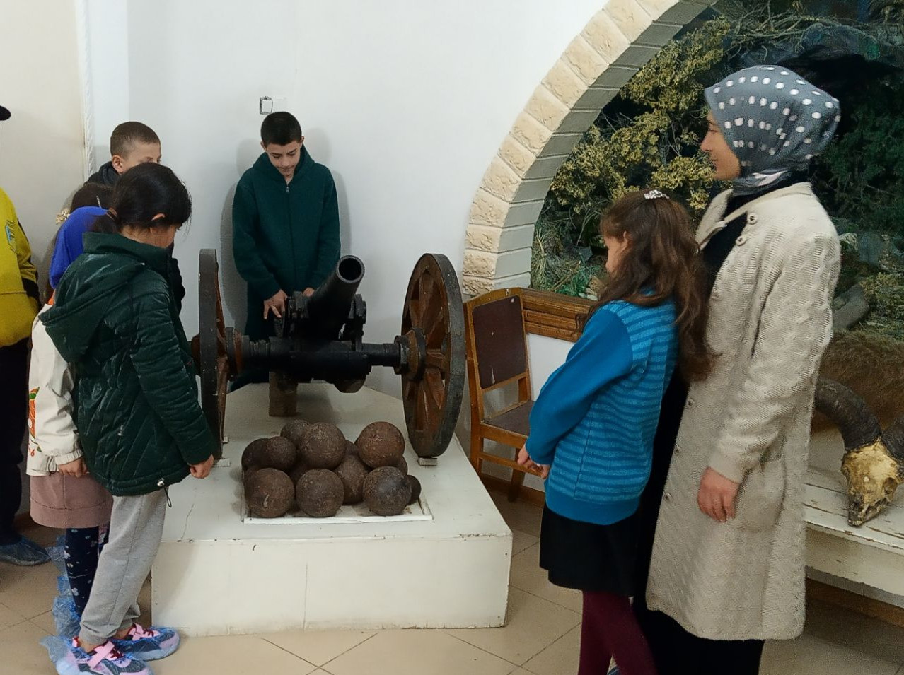 Экскурсия для детей в «Ахтынский музей культуры и искусства» и "Ахтынский краеведческий музей."