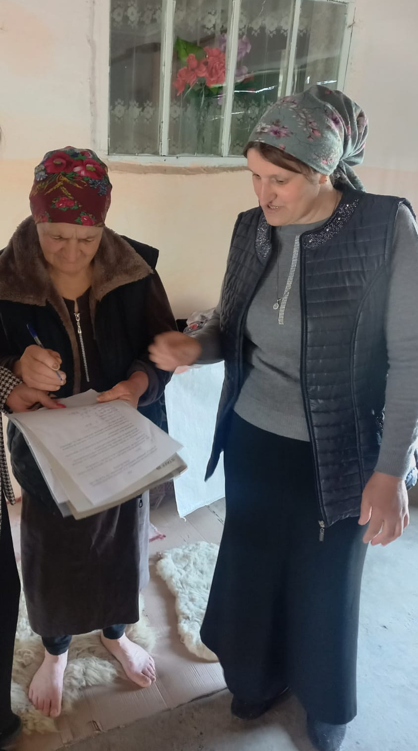 12 апреля работники провели подворный обход получателей социальных услуг в Захитском сельском поселении с целью проверки качества предоставляемых социальных услуг на дому граждан пожилого возраста и инвалидов